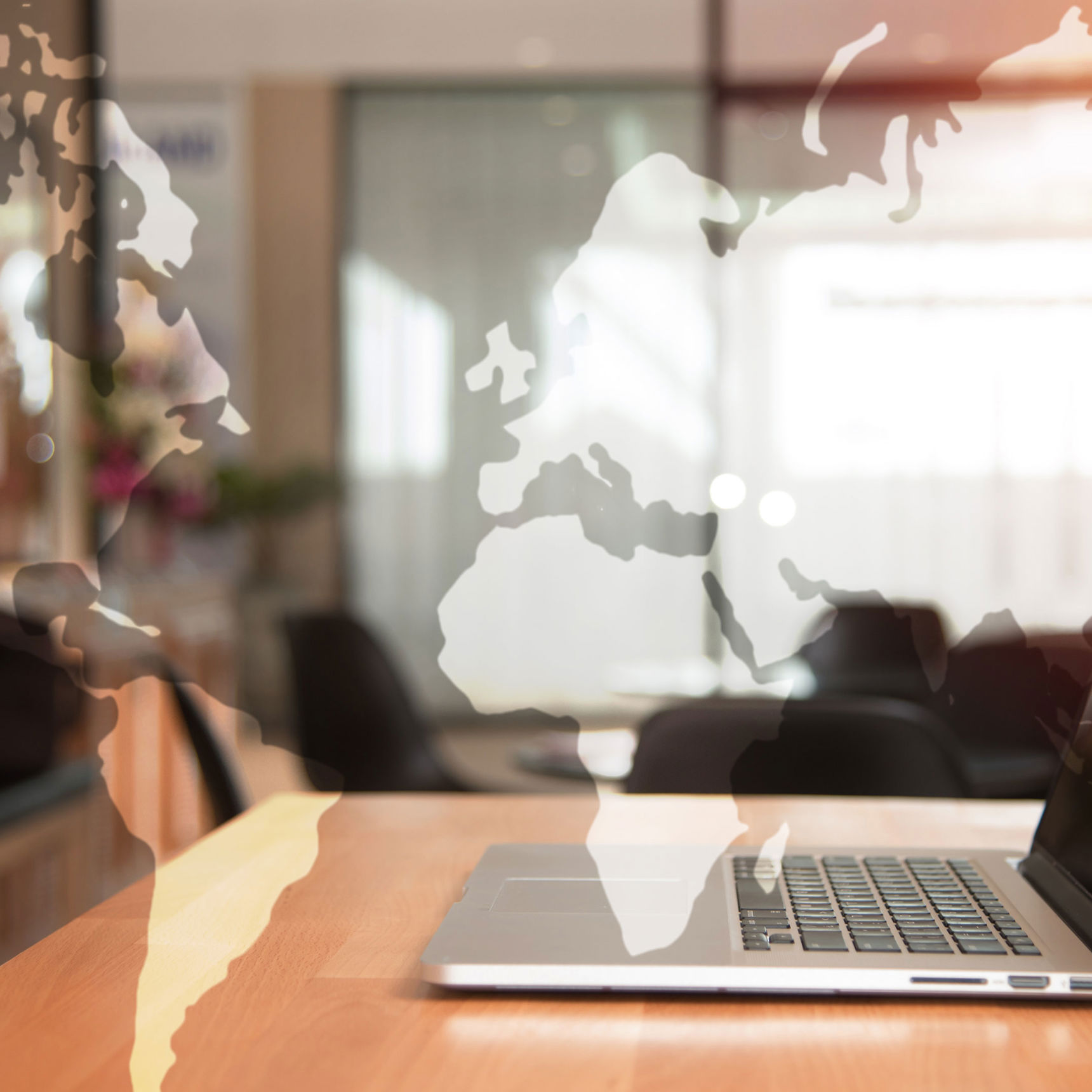 Virtuelt verdenskort hen over en PC // Foto: Colourbox