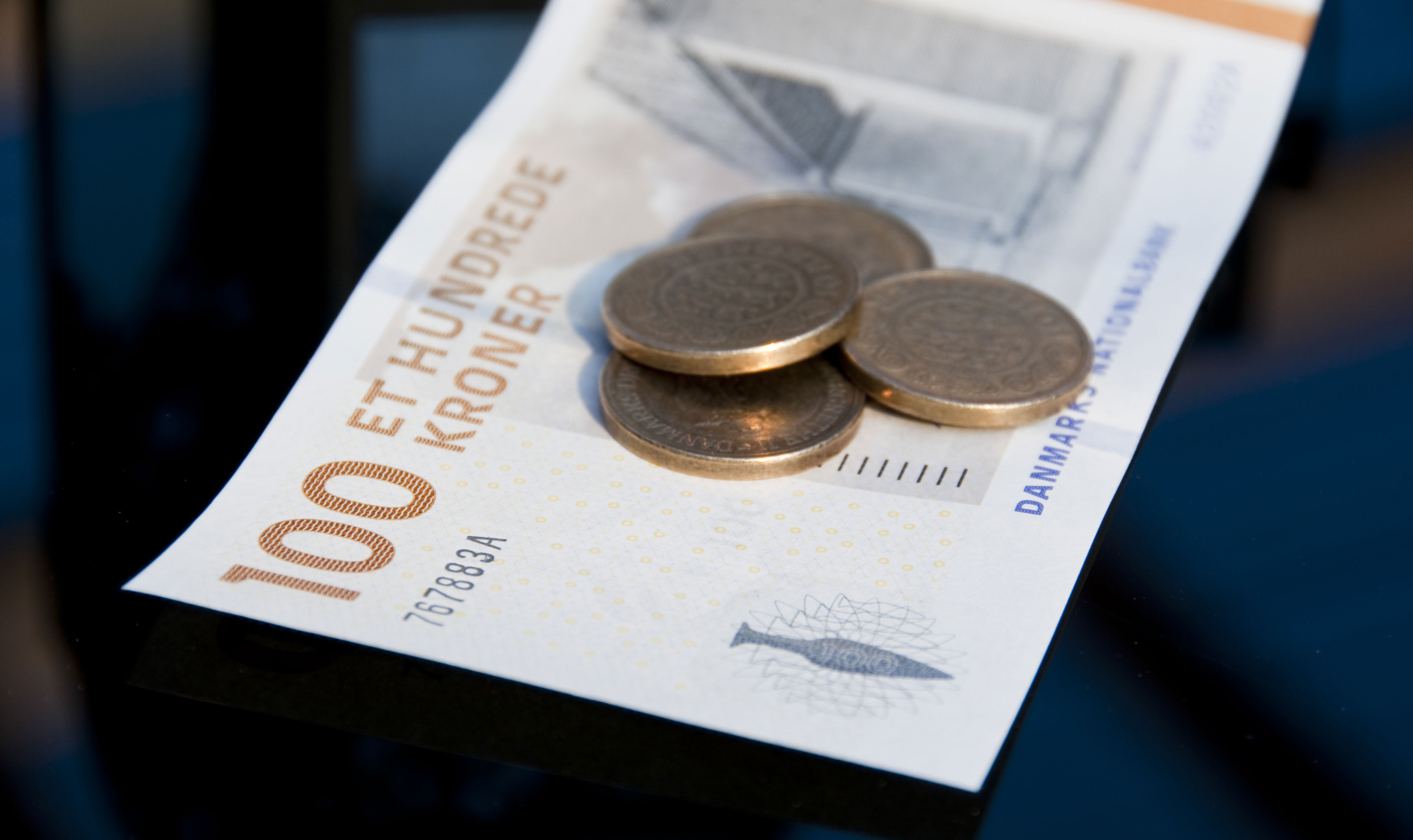 Pengeseddel og mønter