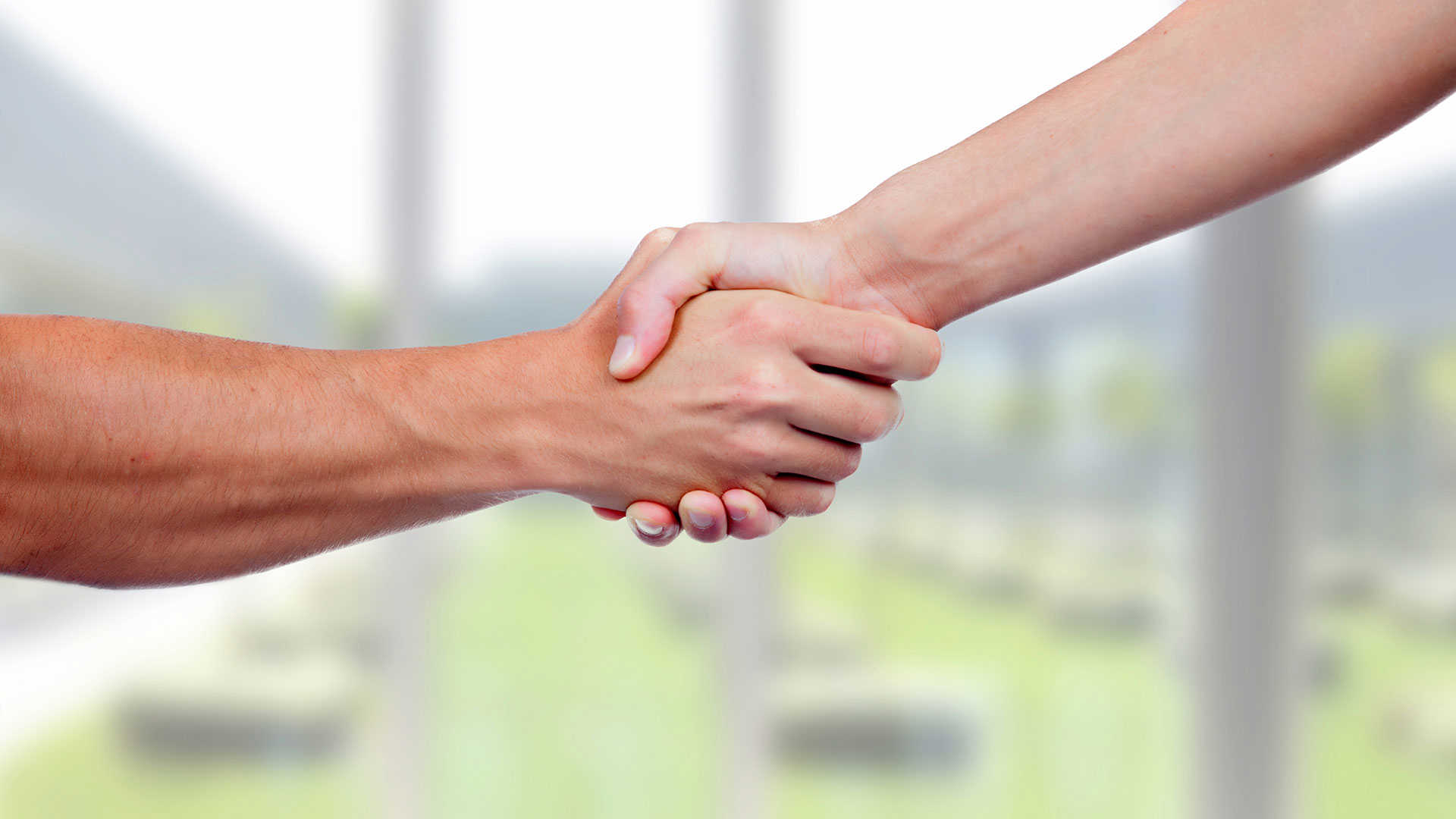 To hænder i en hilsen