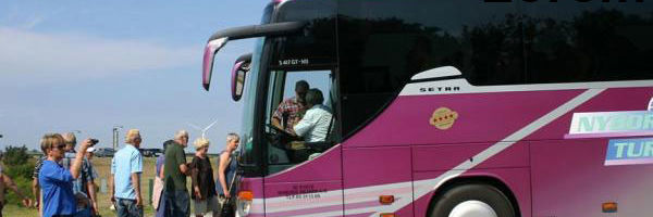 Bus fra Nyborg Rejser der samler folk op i Nyborg
