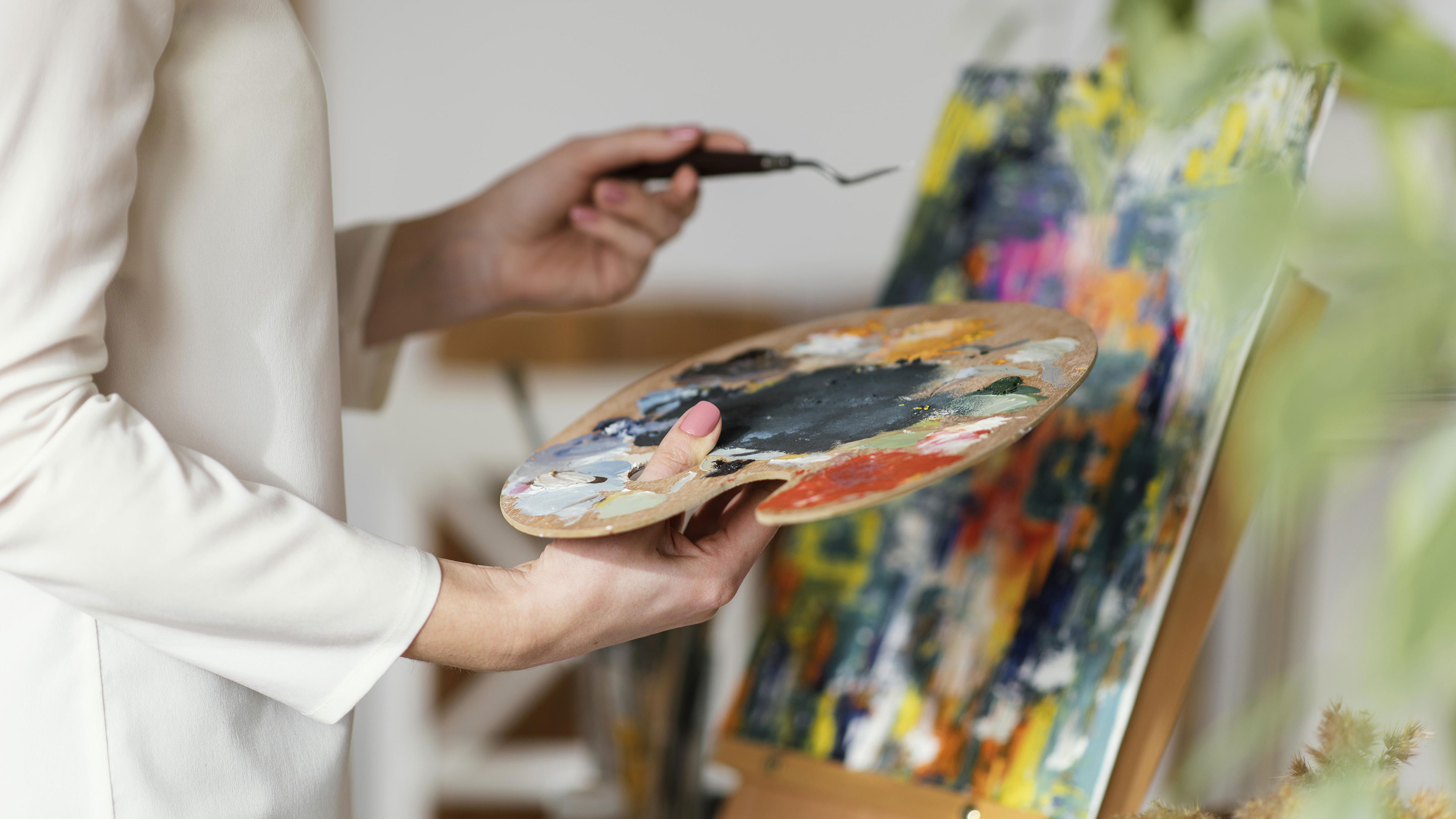 Person med malerpalette og stafeli