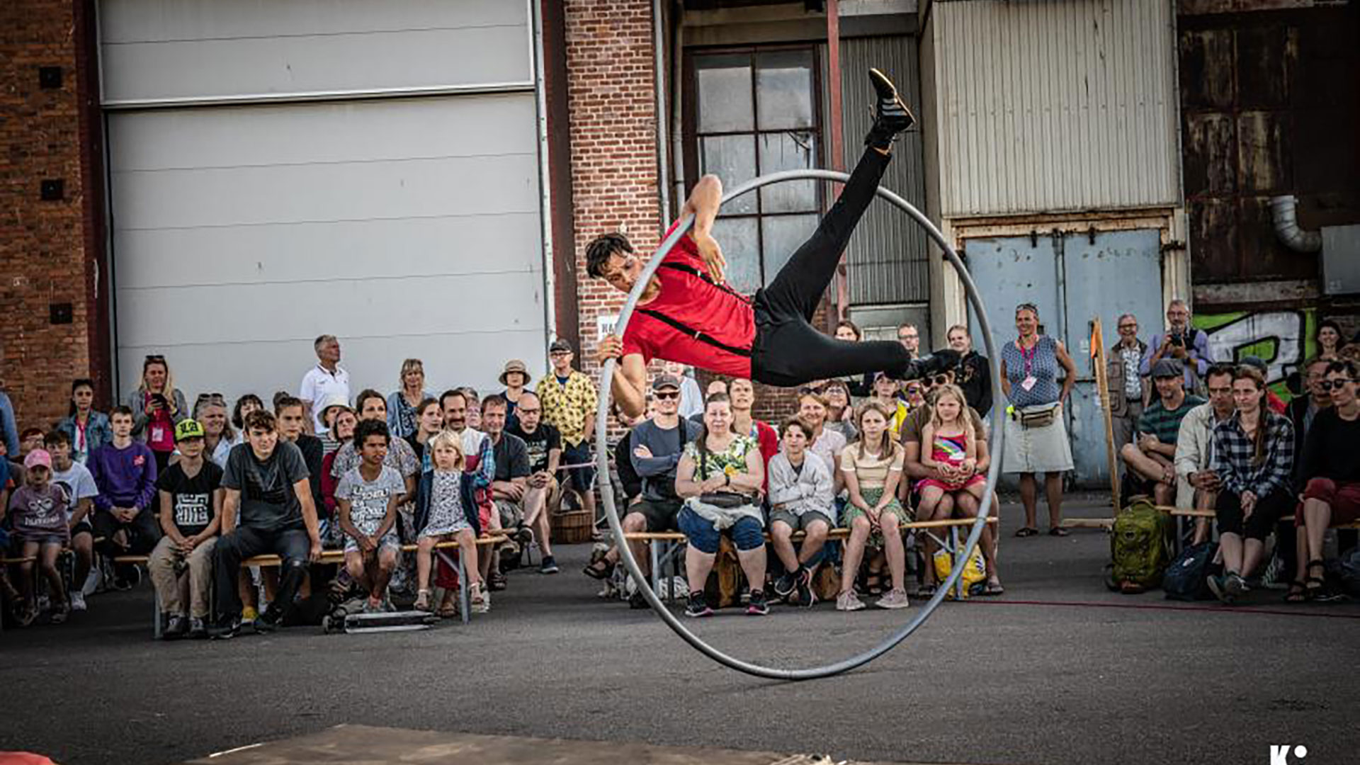 Slabam - Nycirkus og action