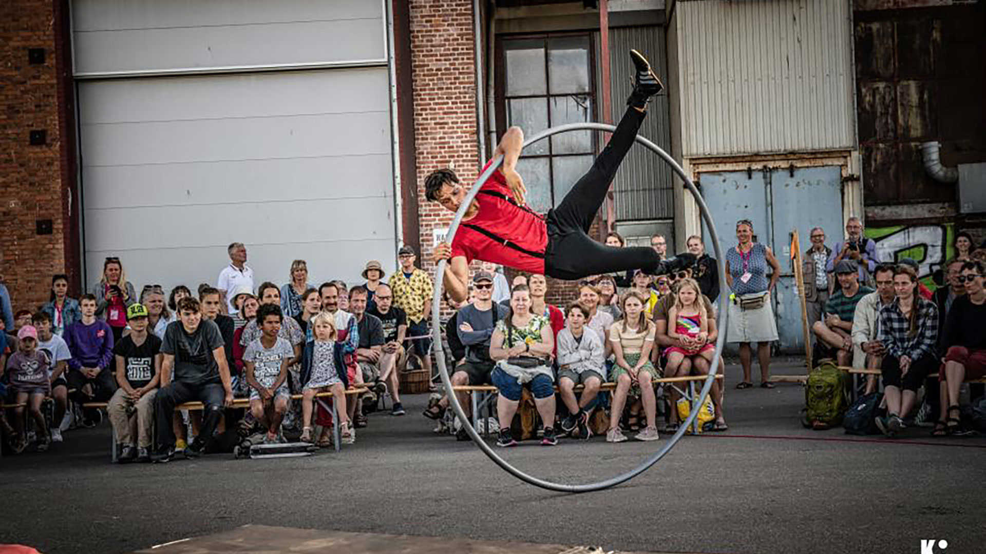 Slabam - Nycirkus og action