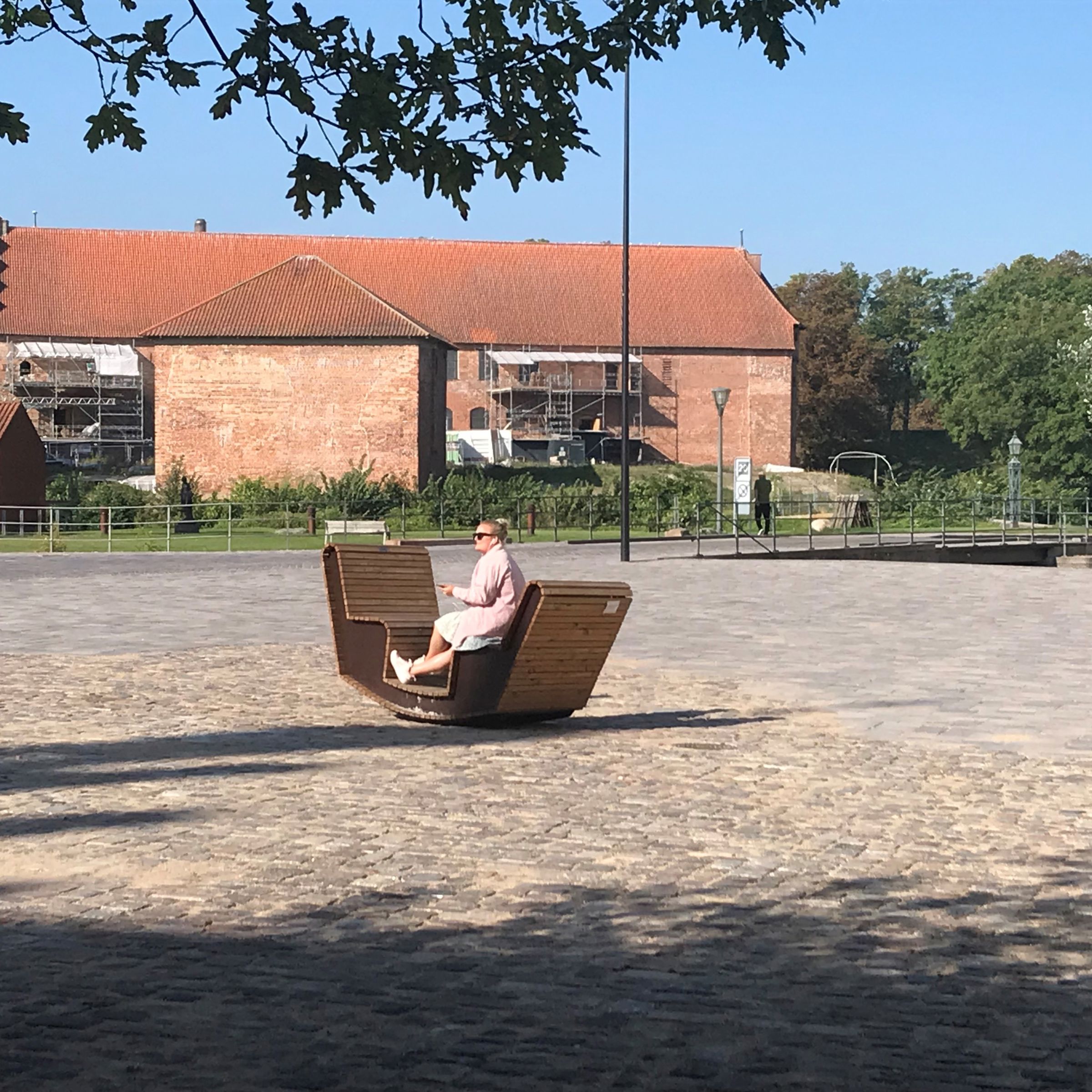Sociale møbler "gynge" på Torvet