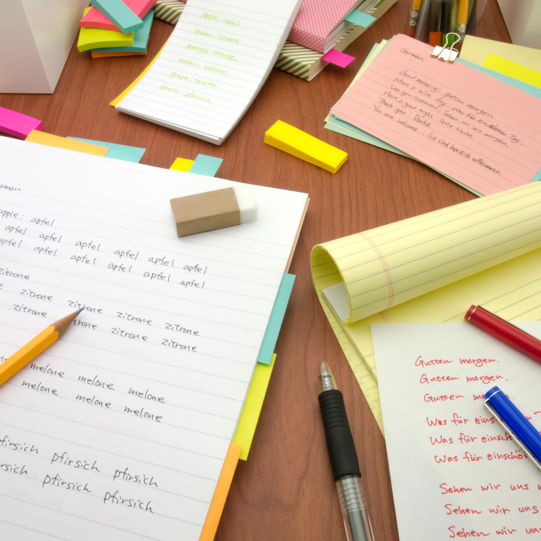 Papirer og skriveredskaber