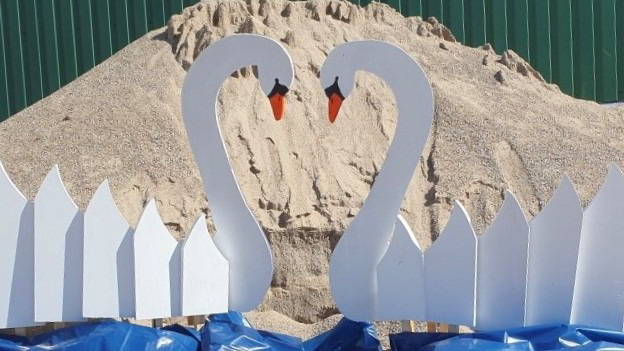 Hvide træsvaner // Foto: Nyborg Kommune