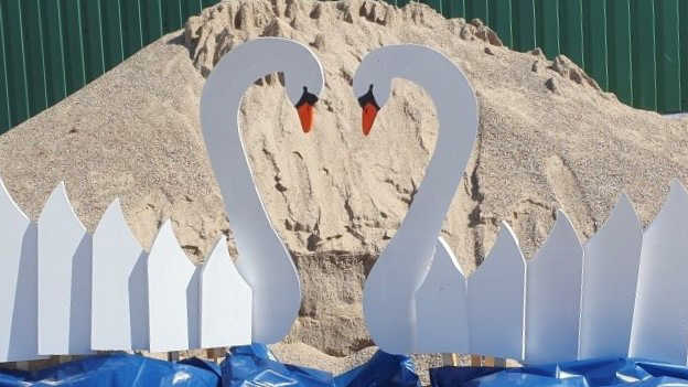 Hvide træsvaner // Foto: Nyborg Kommune