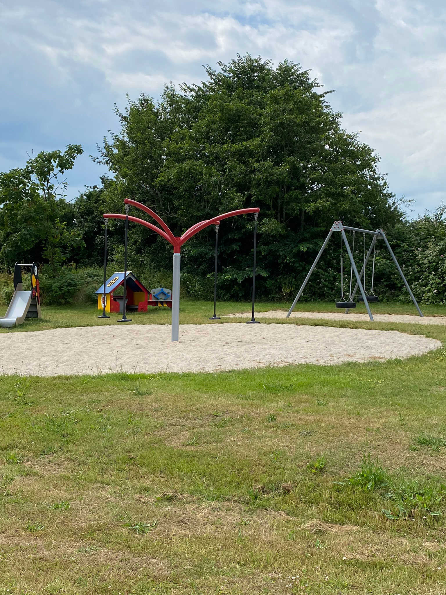 Legestativ på legepladsen i Hjulby